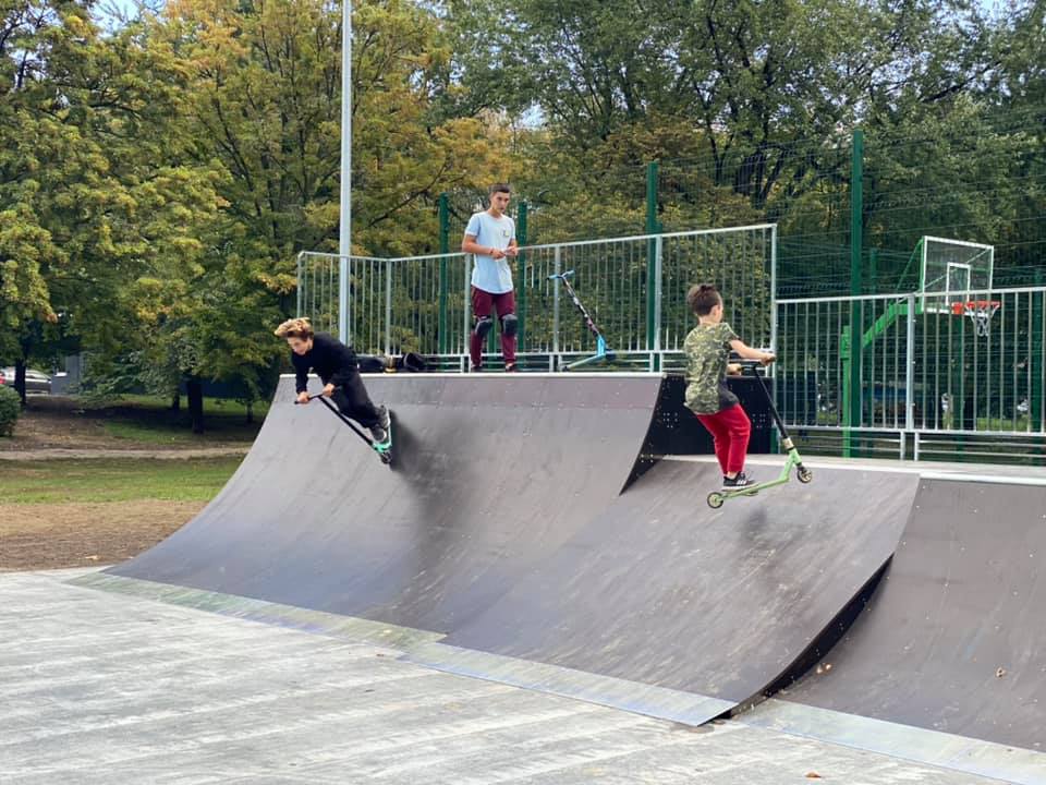 С детской и спортивной зоной: в Харькове реконструировали сквер фото 9 8