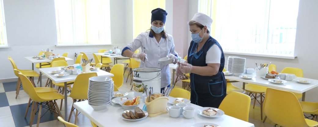 Маленькие порции, мало овощей и фруктов: 400 школам Харьковской области не согласовали меню в столовых.