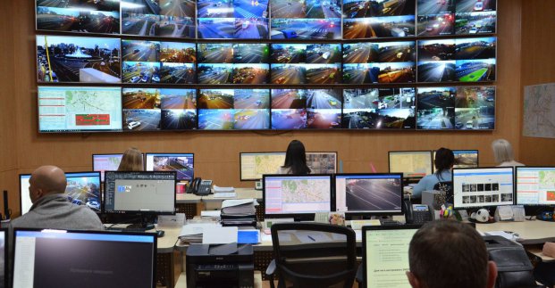 "Зеленая волна", новые светофоры и видеокамеры: на восьми магистралях в Харькове по-новому будут регулировать движение.