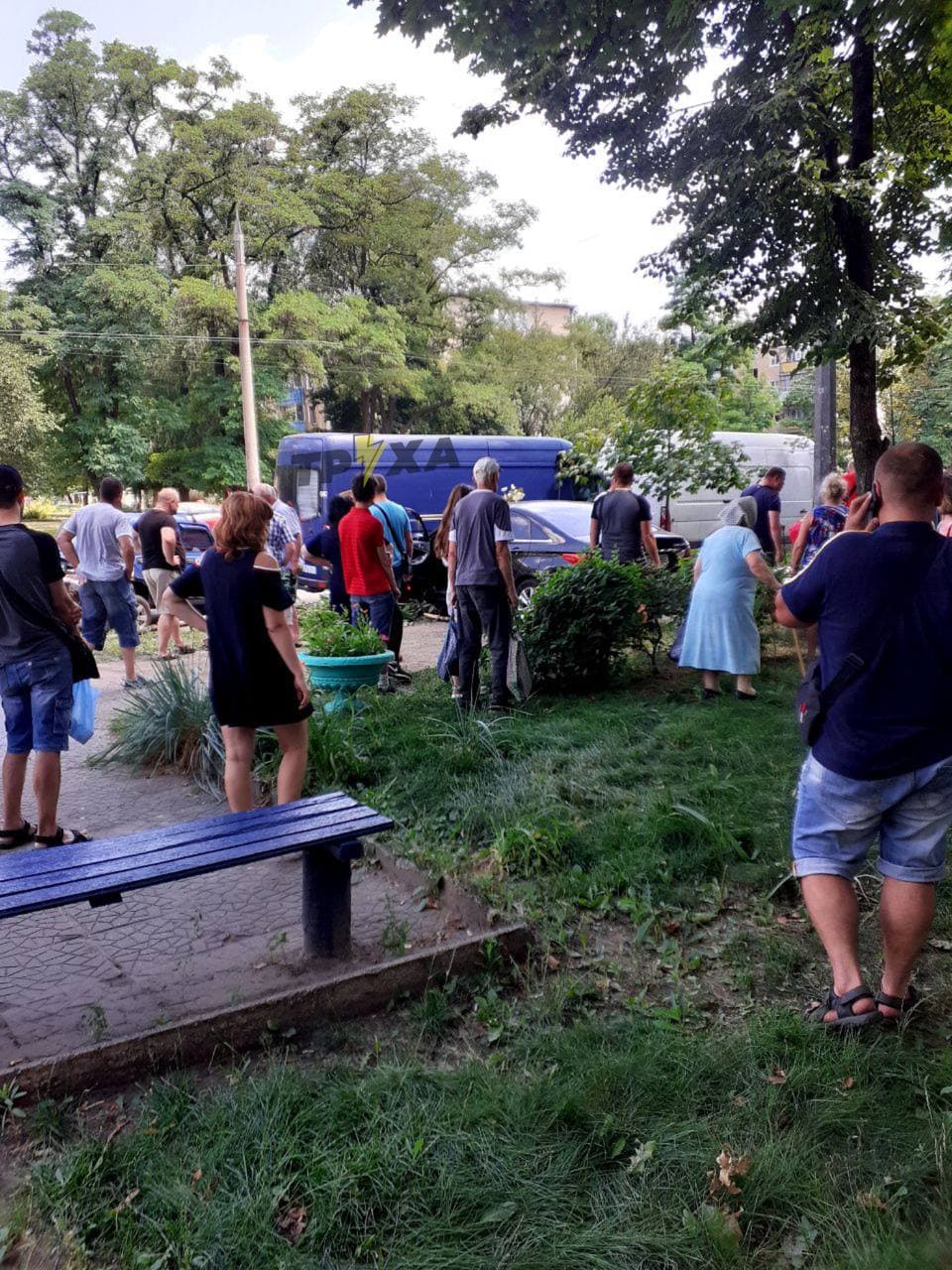 "Заснул за рулем": на ХТЗ автомобиль вылетел на тротуар и сбил женщину фото 6 5