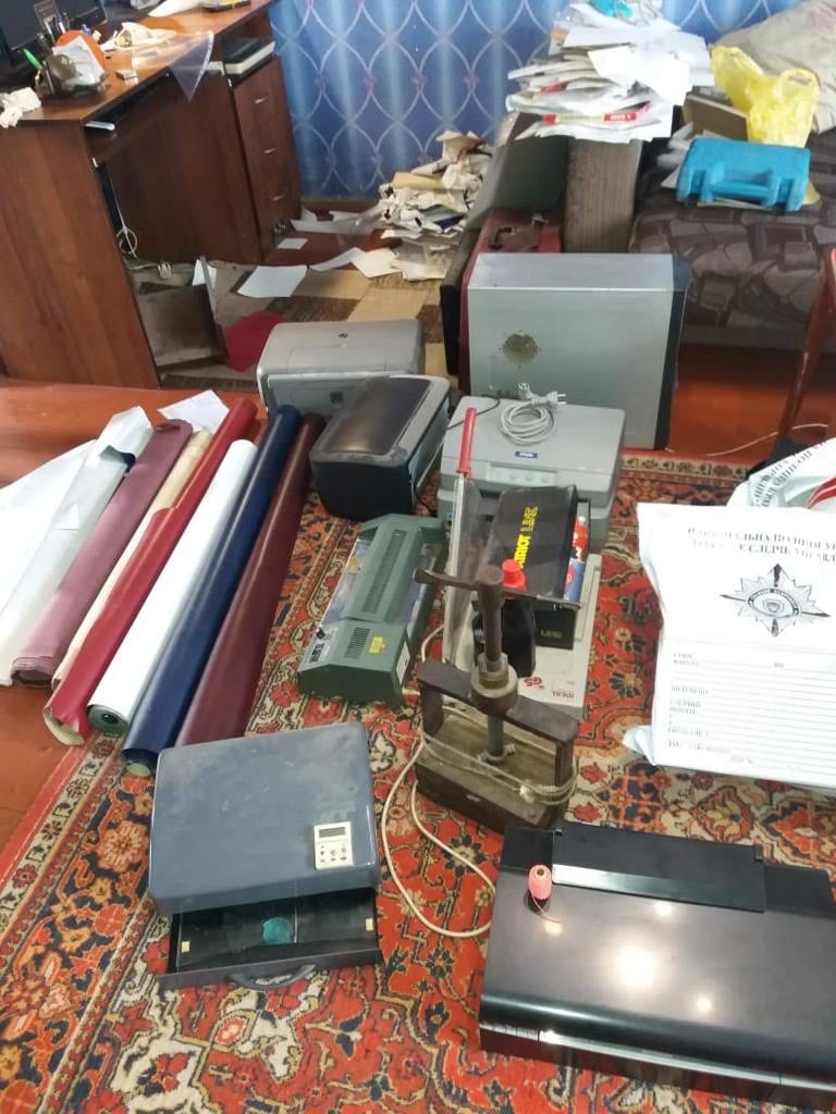 От 500 до 1000 долларов за документ: под Харьковом подделывали паспорта и дипломы вузов фото 4 3