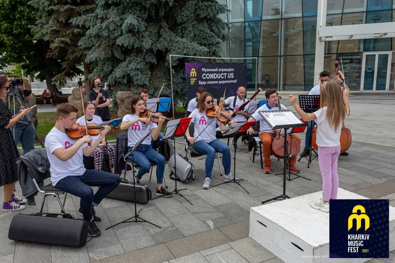 Прохожие дирижировали оркестром: в Харькове прошел музыкальный аттракцион фото 3 2