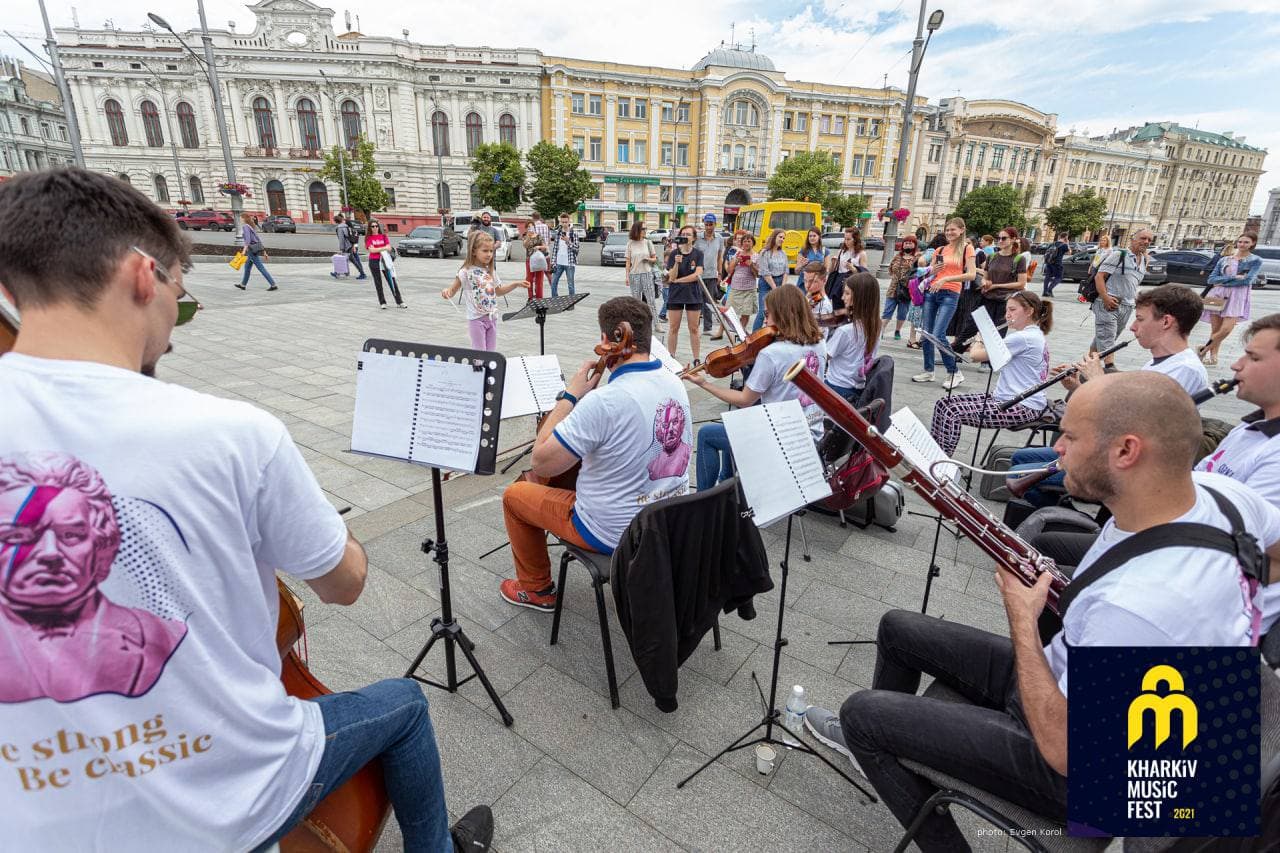 Прохожие дирижировали оркестром: в Харькове прошел музыкальный аттракцион фото 4 3