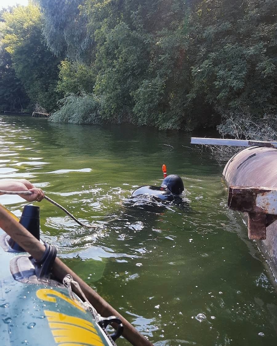 Работают водолазы и добровольцы: под Харьковом десятые сутки ищут девушку, которая пропала на водохранилище фото 5 4