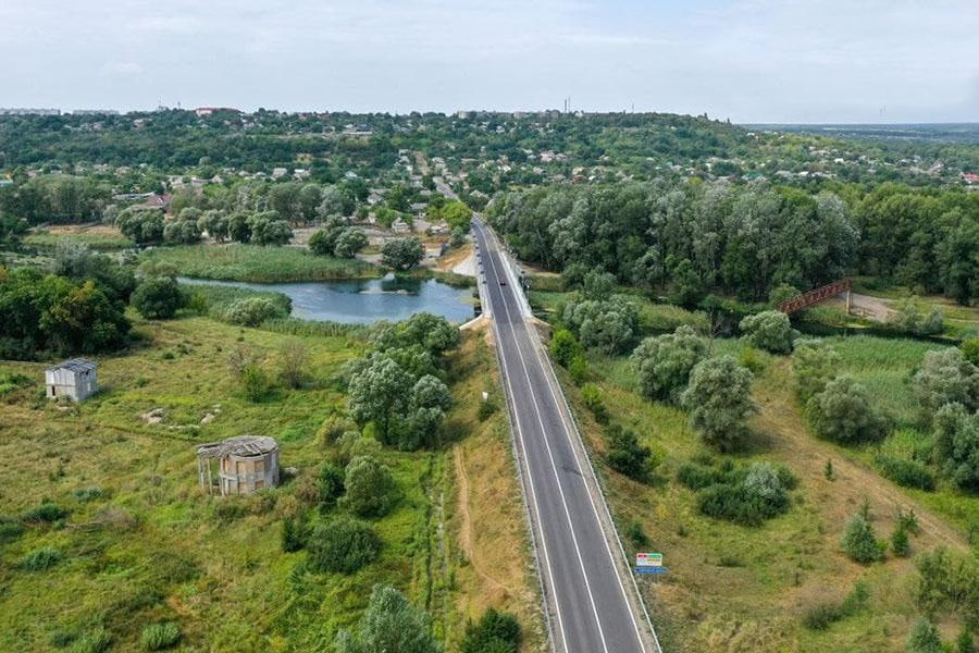 Разрешили проезд: в Харьковской области отремонтировали мост через Северский Донец фото 6 5