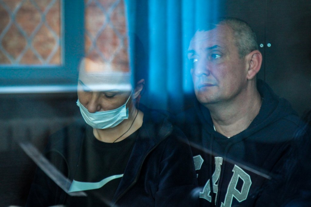 Обвиняемые Ольга и Вячеслав Кравченко во время заседания в Ленинском райсуде Харькова, 7 сентября 2021 года. Фото: Ганна Соколова, Грати