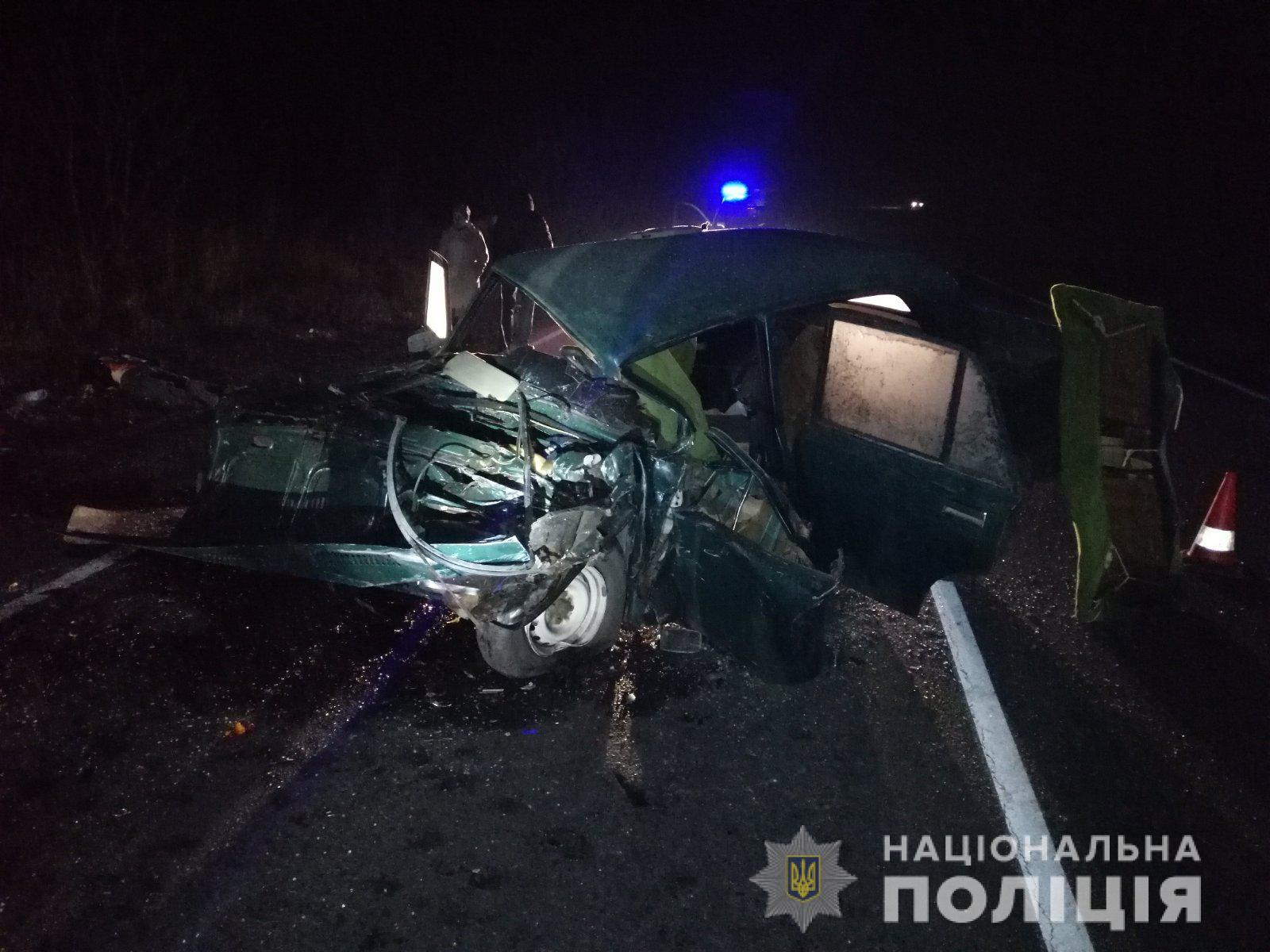 Водитель легковушки вылетел на встречную полосу. Фото: полиция Харьковской области