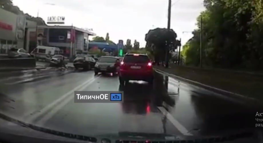 Есть пострадавшие: на Салтовке &mdash; авария с участием четырех машин фото 3 2