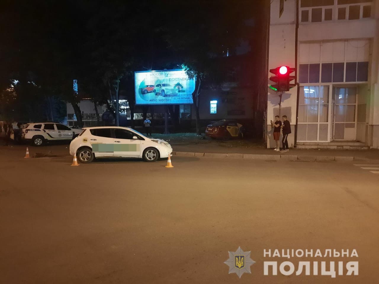 Пострадали дети: в Харькове столкнулись два такси, одна из машин влетела в стену фото 2 1