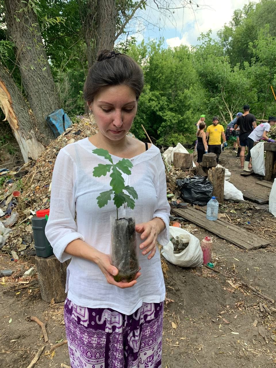 Помогают водолазы: экоактивисты продолжают расчищать мусорные острова на реке Уды фото 10 9