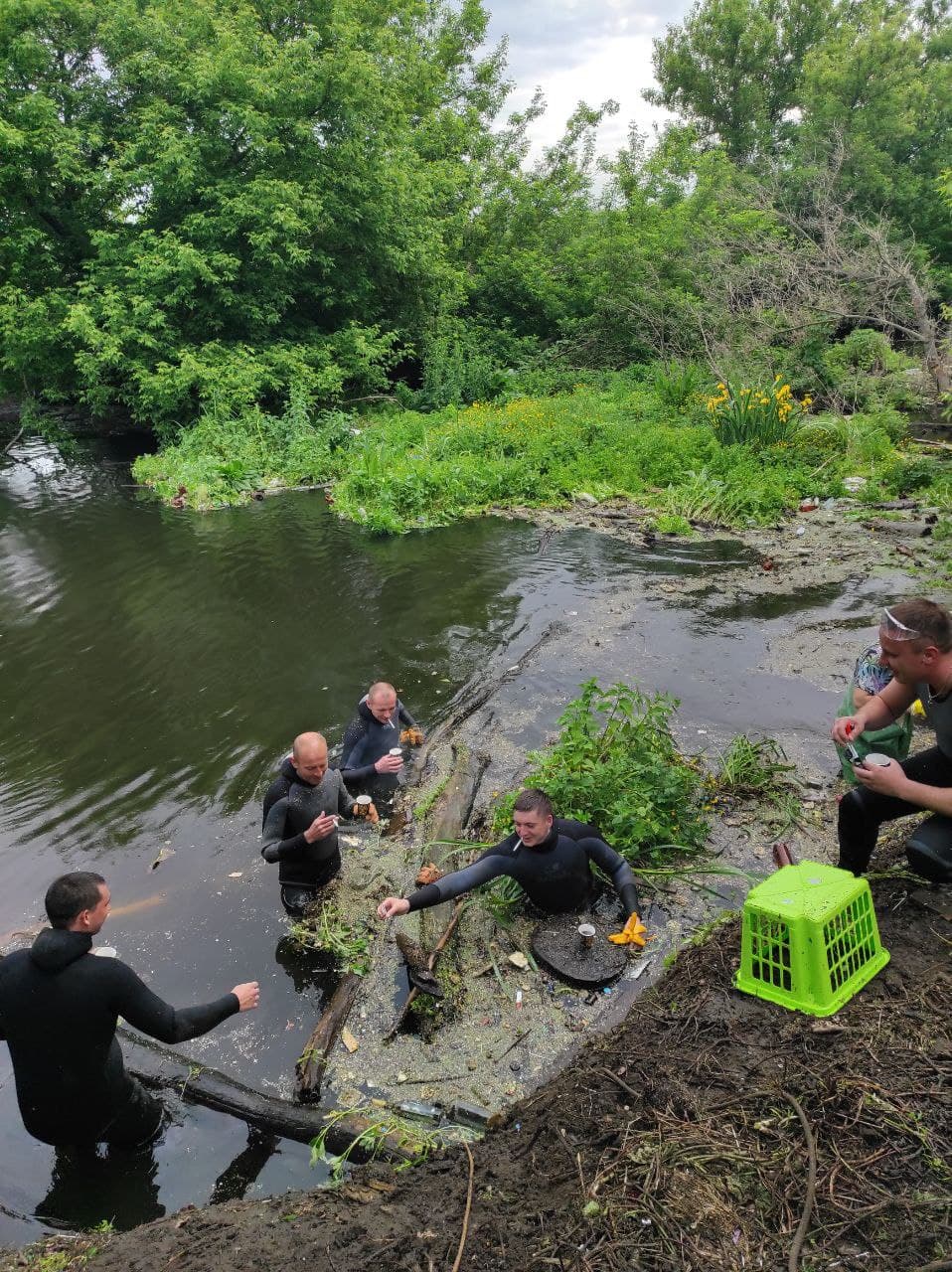Более 20 тонн отходов: харьковчане снова очищали речку Уды от мусора фото 14 13