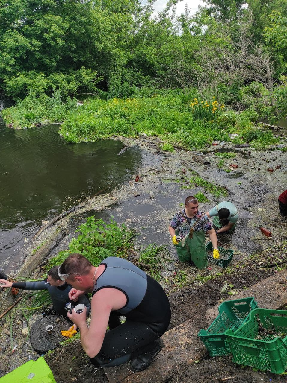Более 20 тонн отходов: харьковчане снова очищали речку Уды от мусора фото 15 14