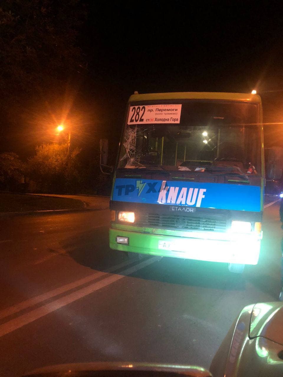 Пострадавший — в тяжелом состоянии: в Харькове автобус сбил мужчину на электросамокате фото 3 2