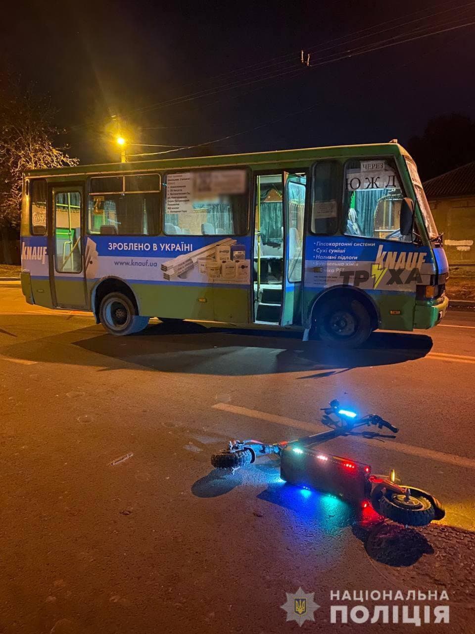 Пострадавший — в тяжелом состоянии: в Харькове автобус сбил мужчину на электросамокате фото 1
