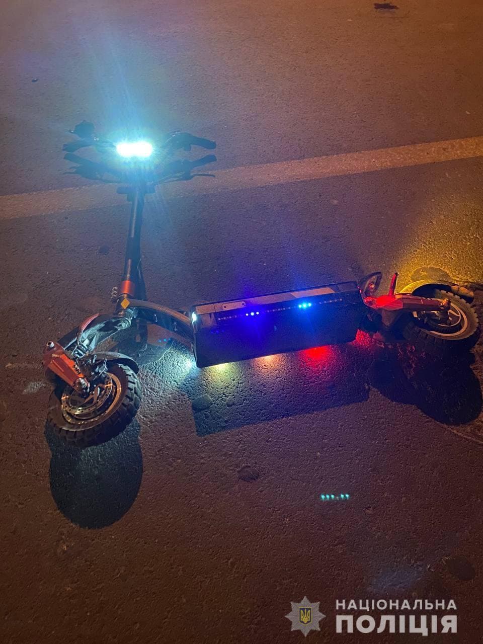 Пострадавший — в тяжелом состоянии: в Харькове автобус сбил мужчину на электросамокате фото 4 3