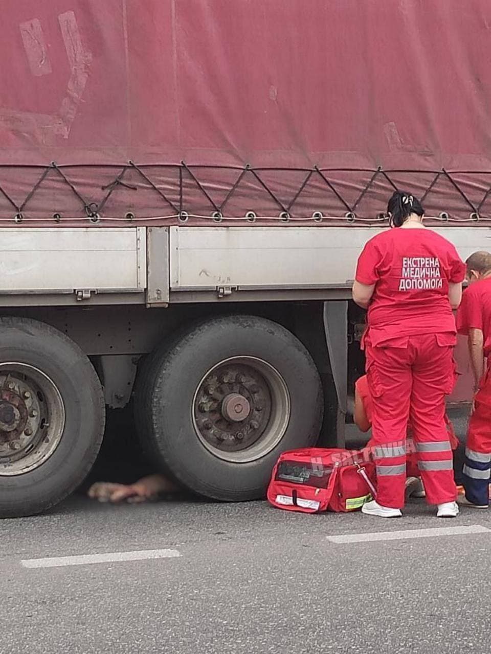 Погибла женщина: на проспекте Любови Малой фура насмерть сбила пешехода фото 2 1