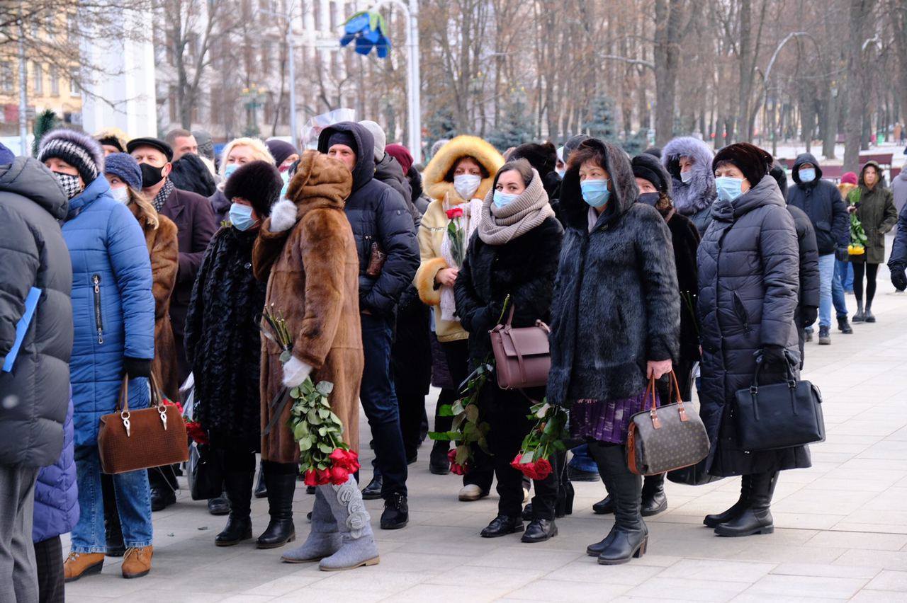 Новости харькова сегодня последние. Похороны Геннадия Кернеса. Похороны мэра Харькова Кернеса. Прощание с Геннадием Кернесом. Похороны Кернеса Харьков.