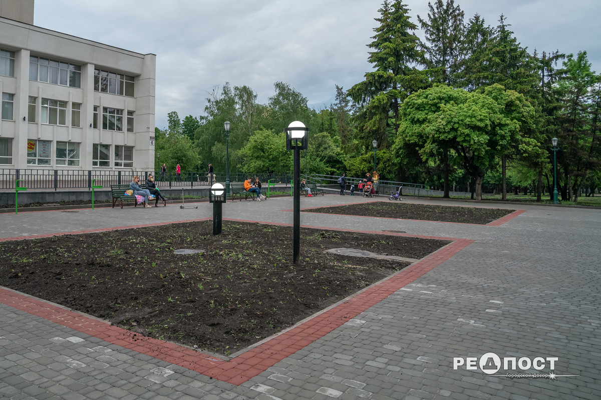 Фонтан, светильники, цветники: на ХТЗ реконструировали зону отдыха фото 14 13