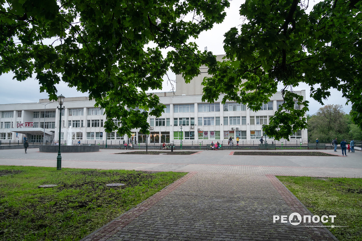 Фонтан, светильники, цветники: на ХТЗ реконструировали зону отдыха фото 1