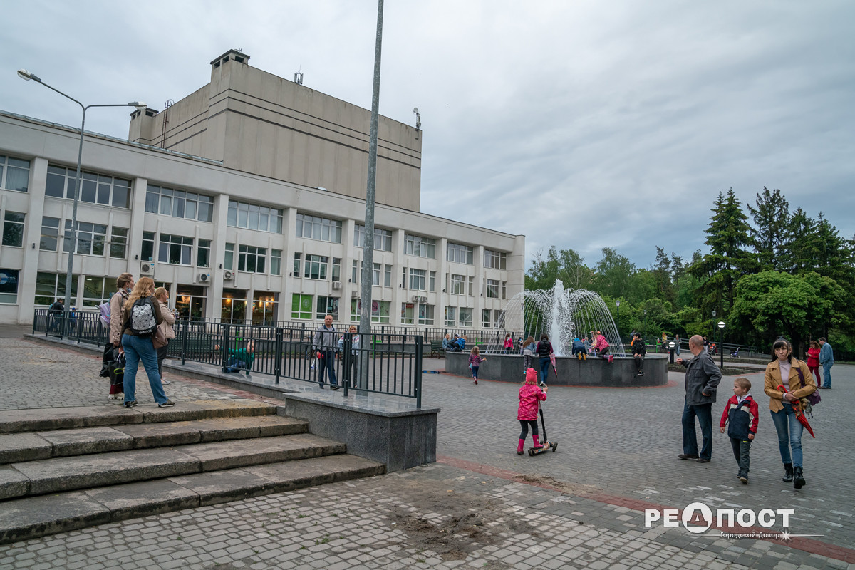 Фонтан, светильники, цветники: на ХТЗ реконструировали зону отдыха фото 16 15