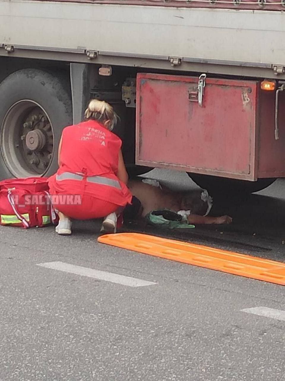 Погибла женщина: на проспекте Любови Малой фура насмерть сбила пешехода фото 1