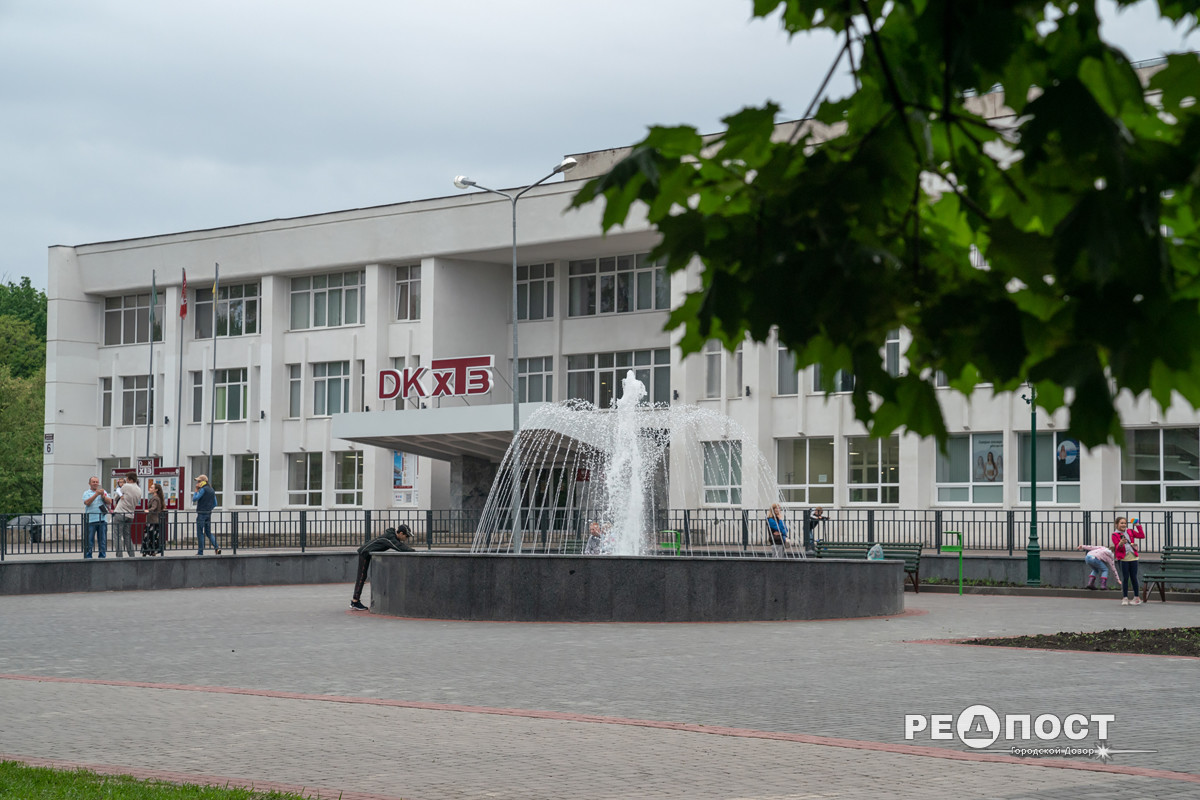 Фонтан, светильники, цветники: на ХТЗ реконструировали зону отдыха фото 2 1