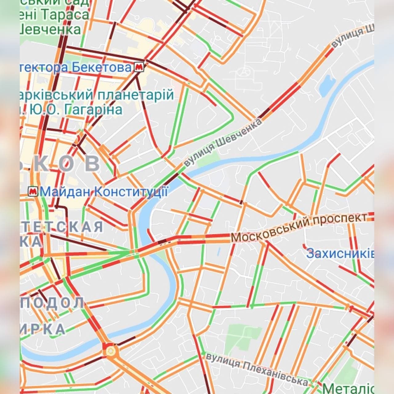 На улице Шевченко фура врезалась в трамвай: образовалась огромная пробка.