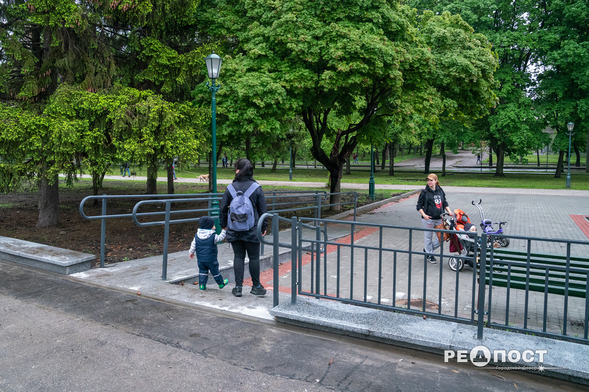 Фонтан, светильники, цветники: на ХТЗ реконструировали зону отдыха фото 8 7