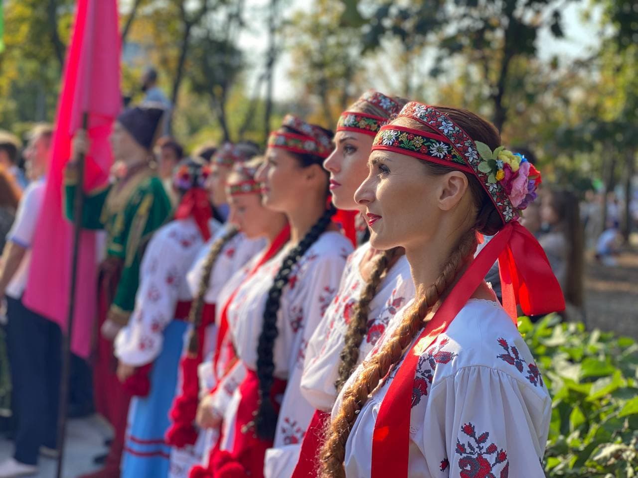 Видеофакт: в Харькове подняли флаг на самом высоком в Украине флагштоке фото