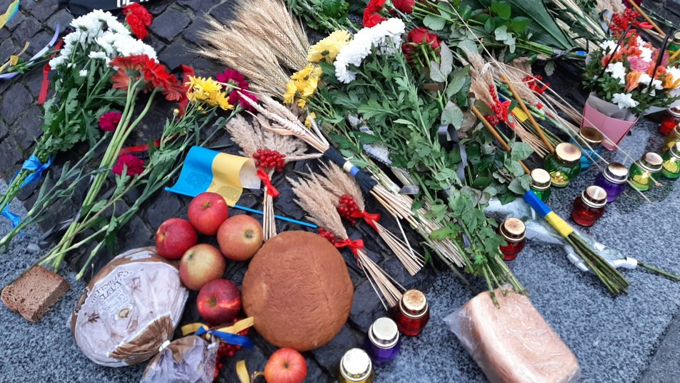 Крестный ход в память о жертвах голодоморов в Харькове