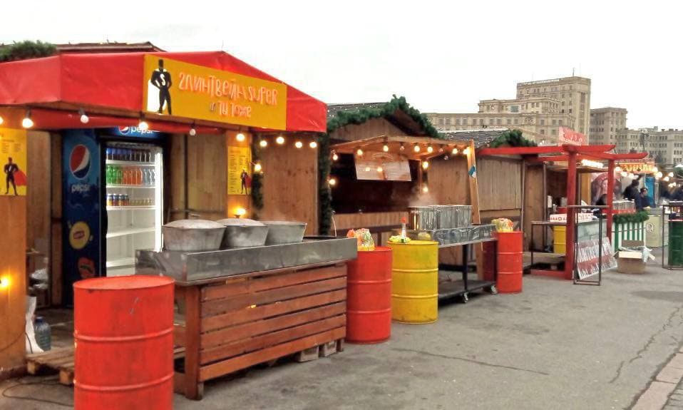 На центральной площади Харькова открылась ярмарка.