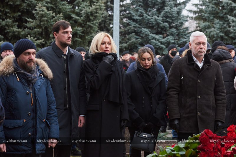 Годовщина смерти Кернеса: панихида на кладбище, приезд дочери.