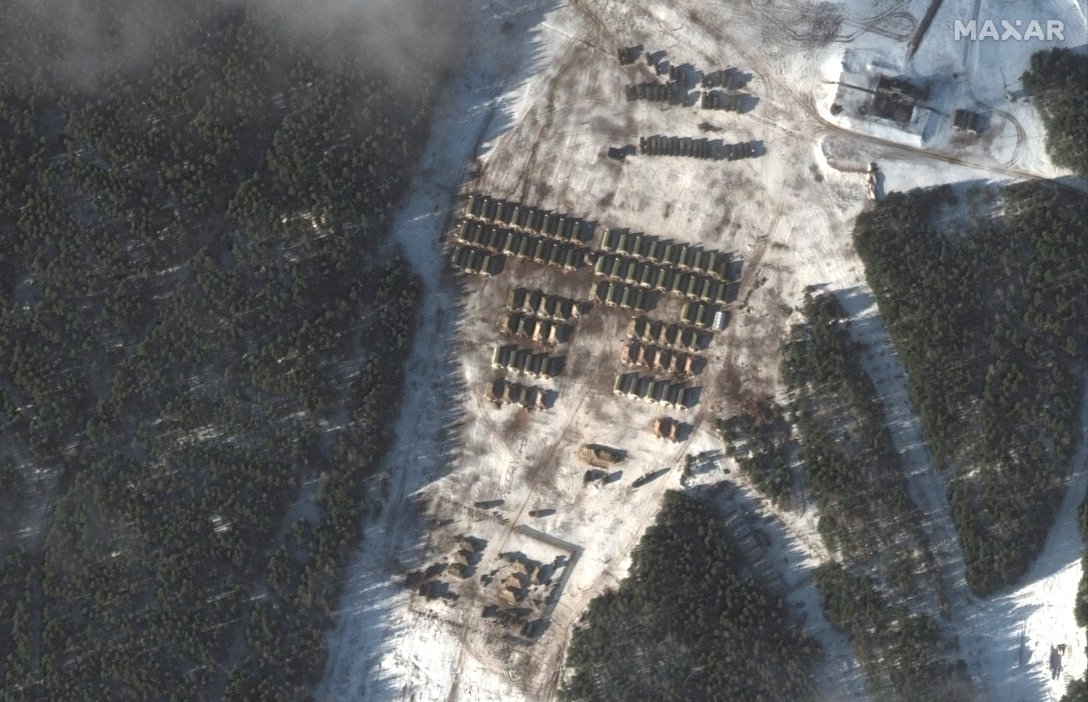 Искандеры и бронетехника: опубликованы новые снимки и карта наращивания  российских войск у границ Украины.