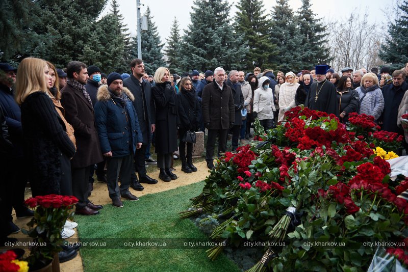 Годовщина смерти Кернеса: панихида на кладбище, приезд дочери.