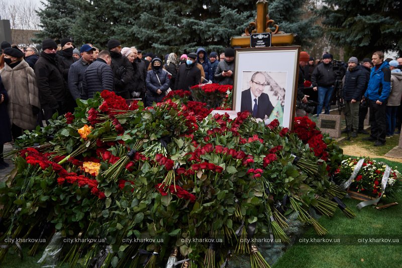 Годовщина смерти Кернеса: панихида на кладбище, приезд дочери фото 1