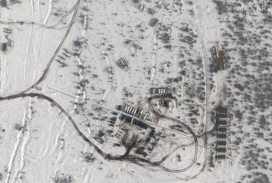 Искандеры и бронетехника: опубликованы новые снимки и карта наращивания  российских войск у границ Украины.