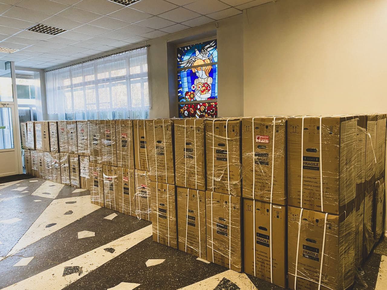 Партия новых кислородных концентраторов. Фото из телеграмм-канала Алексея Кучера