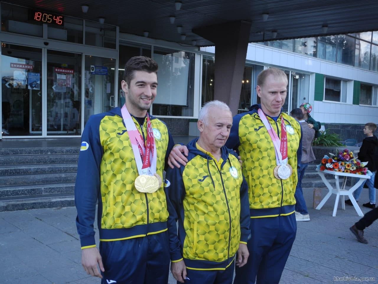 Десять медалей на двоих: в Харьков вернулись пловцы-паралимпийцы Максим Крипак и Максим Веракса фото 5 4