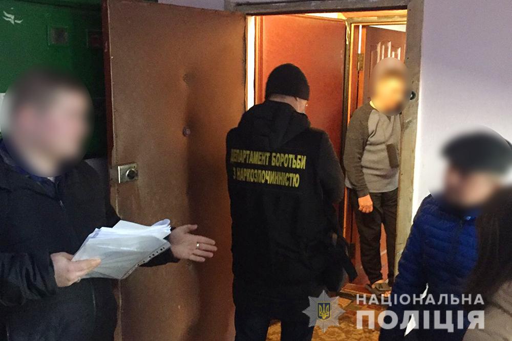 Стоимстью до 4 000 гривен: в Харьковской области продавали неразрешенные препараты от коронавируса.