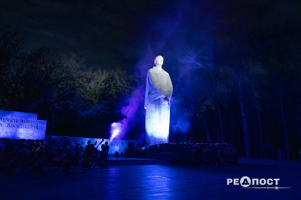  Видеофакт: на Мемориале Славы устроили световое шоу фото 11 10