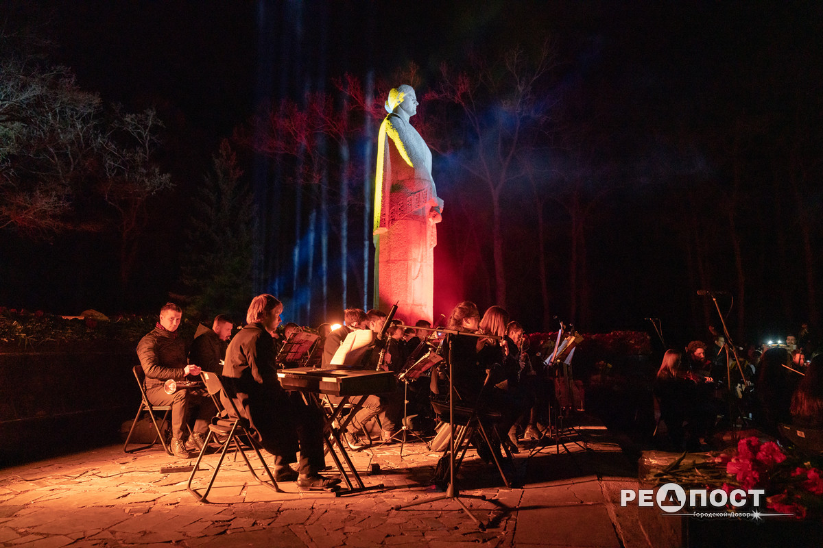  Видеофакт: на Мемориале Славы устроили световое шоу фото 12 11