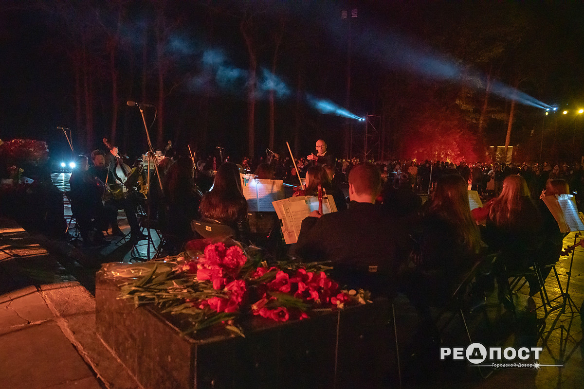  Видеофакт: на Мемориале Славы устроили световое шоу фото 13 12