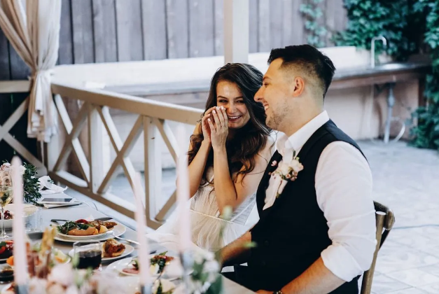 Богдан женат.