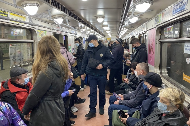 Привлекут полицию: в Харькове будут проверять соблюдение карантина в общественном транспорте фото 4 3