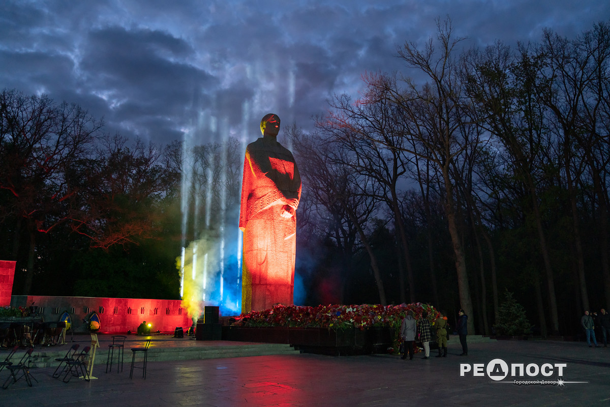  Видеофакт: на Мемориале Славы устроили световое шоу фото 6 5