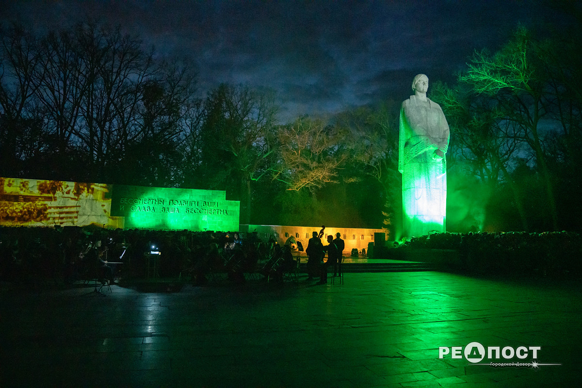  Видеофакт: на Мемориале Славы устроили световое шоу фото 7 6