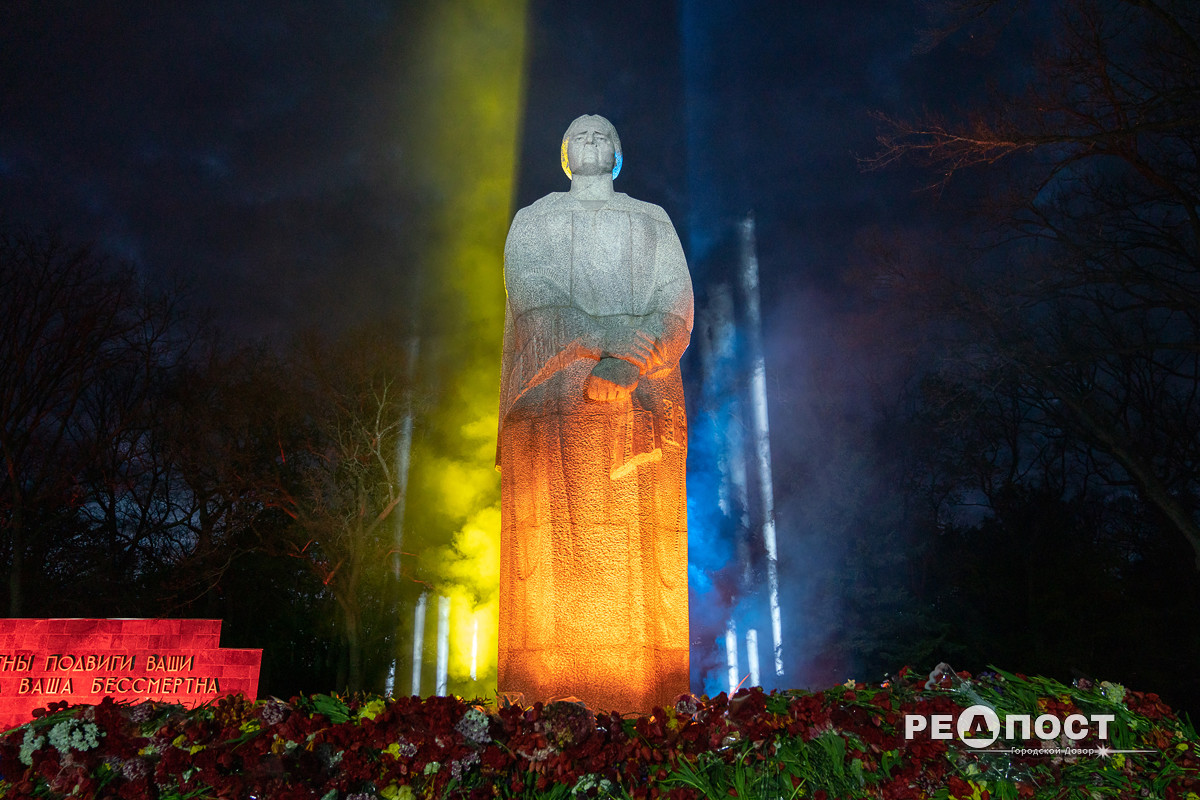  Видеофакт: на Мемориале Славы устроили световое шоу фото 1