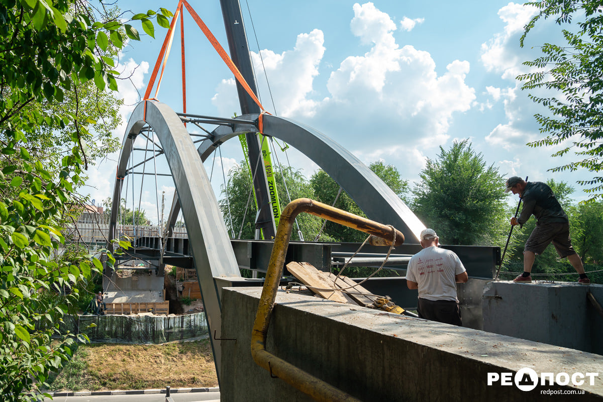 Когда откроют: в Харькове установили новую конструкцию Зоологического моста (фото) фото 9 8
