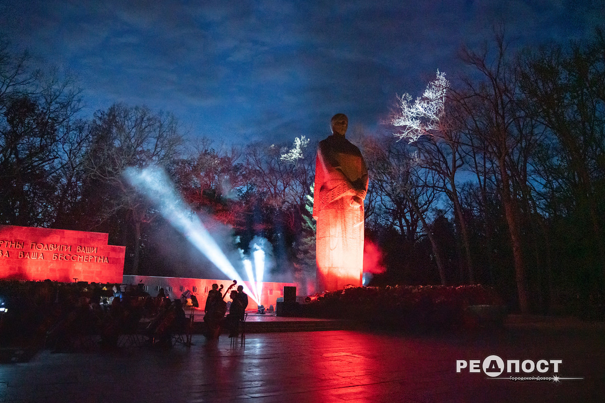  Видеофакт: на Мемориале Славы устроили световое шоу фото 10 9
