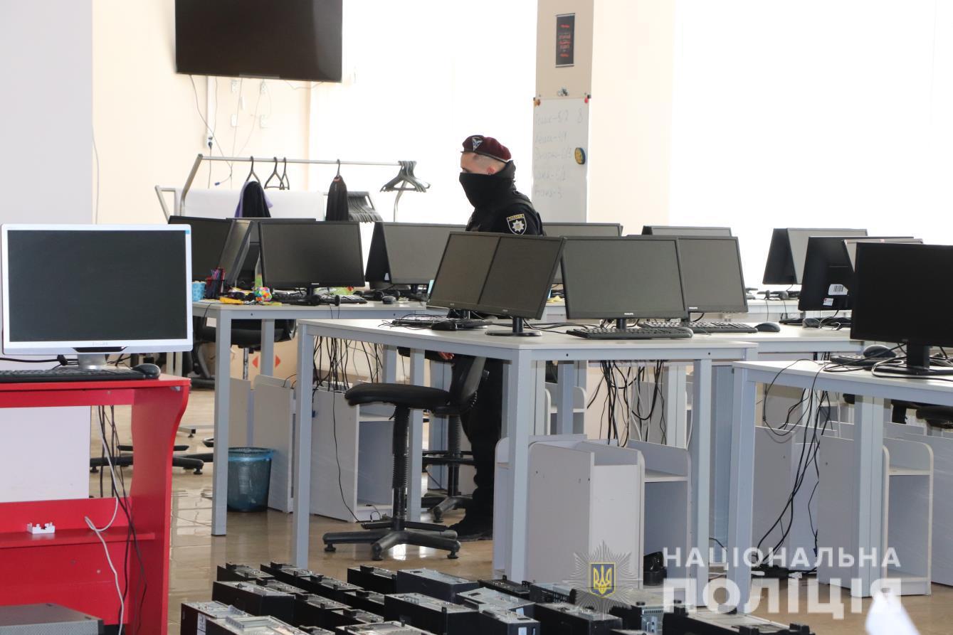 Выманивали деньги под видом сотрудников банка: в Харькове разоблачили группу мошенников фото 4 3